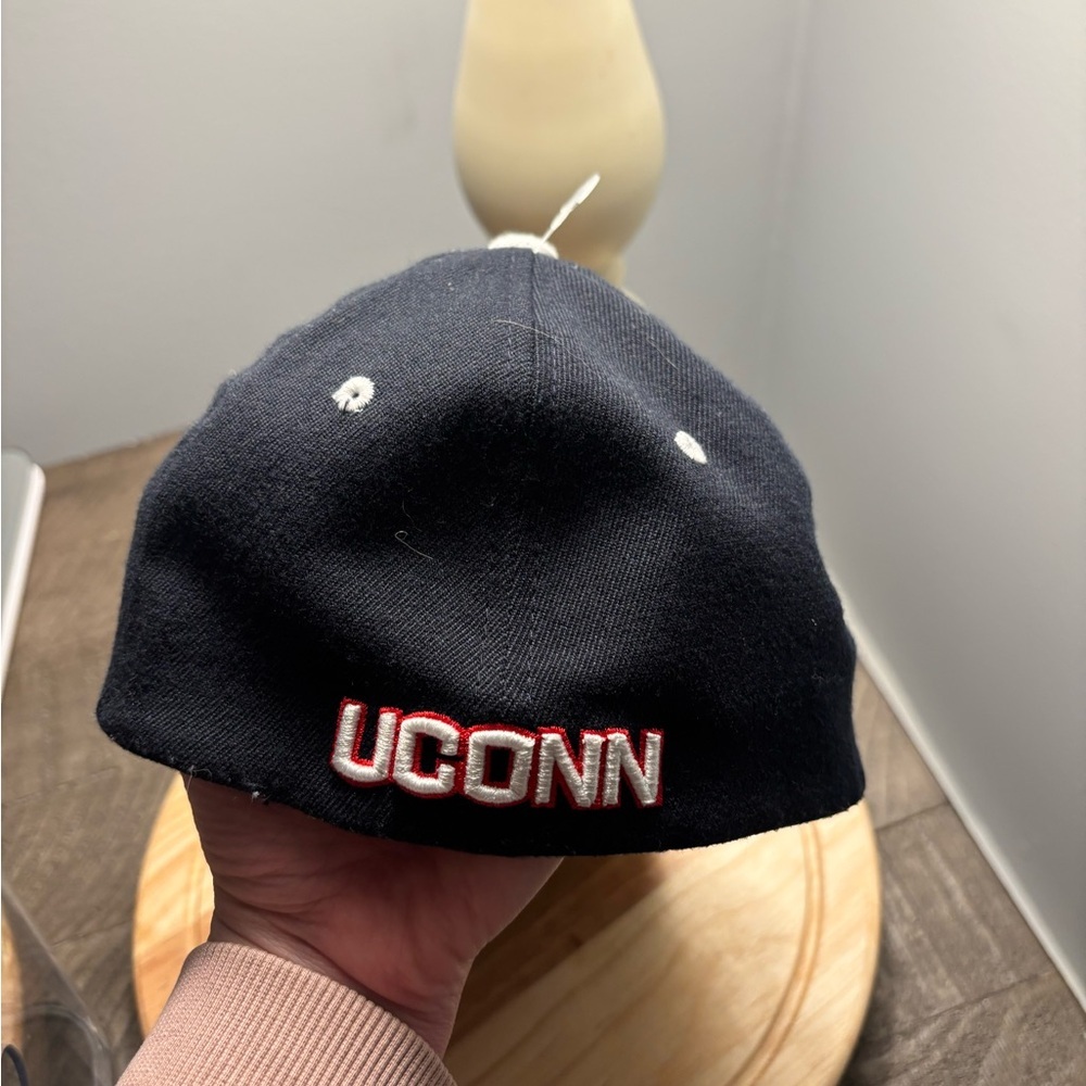 UConn Basketball Athletic-wear Athleisure Cozy Style XS Navy Cap - Picture 2 of 5